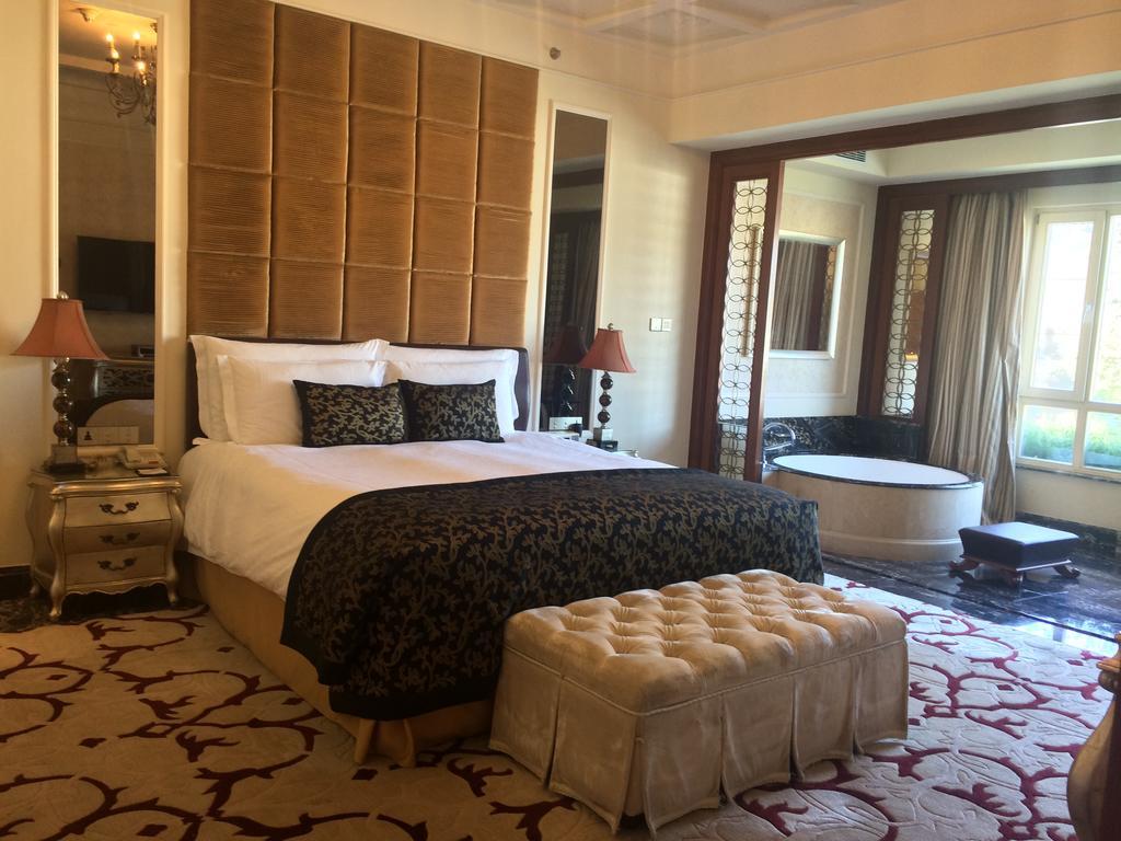 Oct Hotel Shenzhen Interlaken Main Building Экстерьер фото